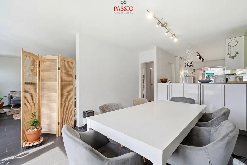 Oasi di benessere luminosa con balcone, sole della sera e molto spazio