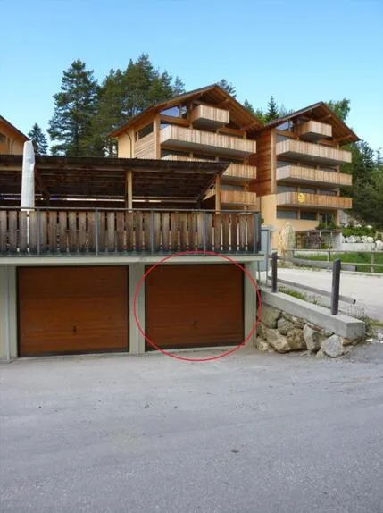 Garage No. 450 (10) Bouzerou