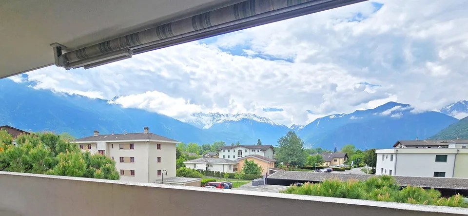 Auf der letzten Etage mit freier Sicht und zentraler Lage