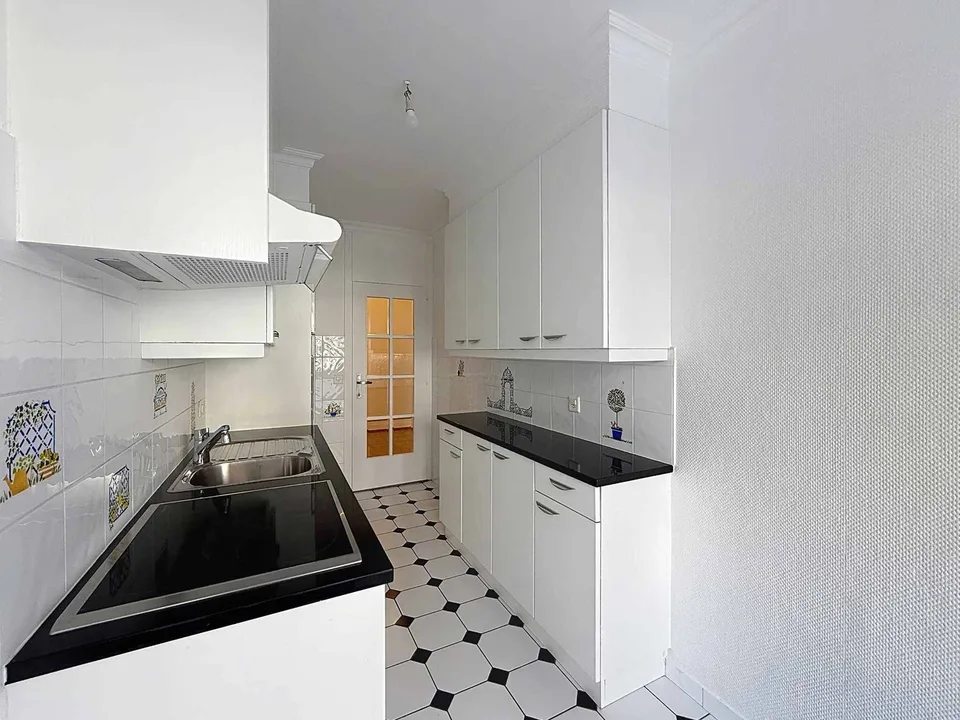 Schönes renoviertes Apartment in ruhiger Lage, nahe dem Parc Bertrand