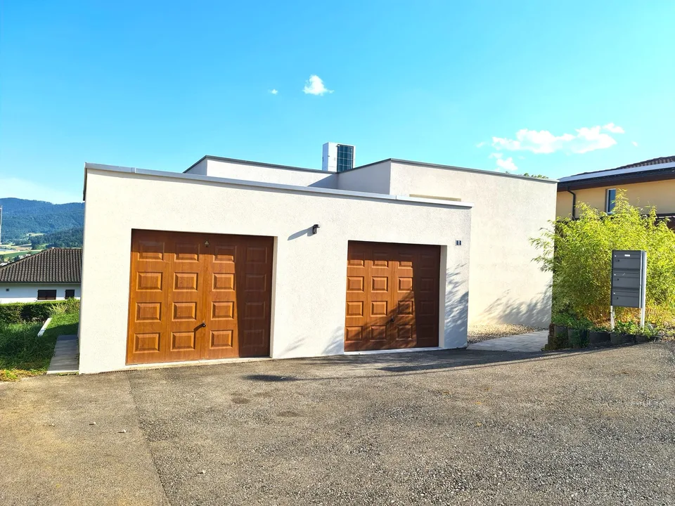 Sehr hübsche und geräumige Villa, ideal gelegen, mit 3 Apartments – Foto 7 von 30
