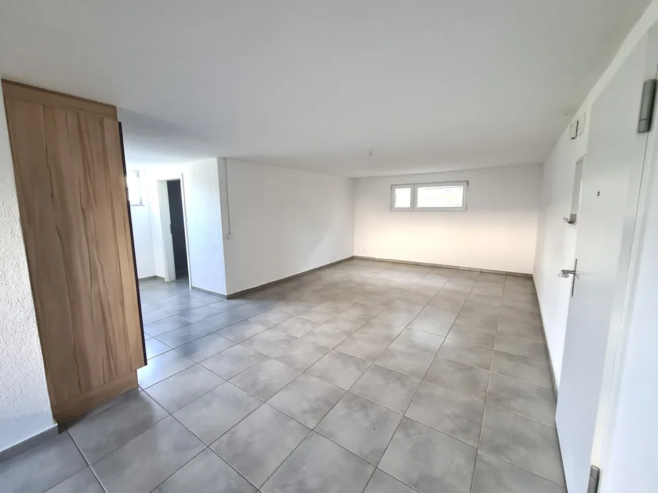 Sehr hübsche und geräumige Villa, ideal gelegen, mit 3 Apartments – Foto 25 von 30