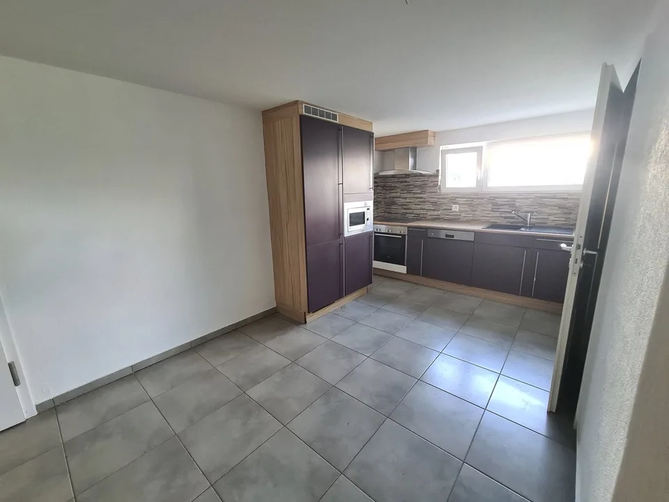 Sehr hübsche und geräumige Villa, ideal gelegen, mit 3 Apartments – Foto 24 von 30