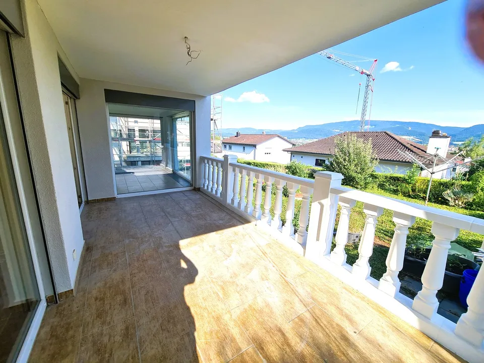 Sehr hübsche und geräumige Villa, ideal gelegen, mit 3 Apartments – Foto 10 von 30