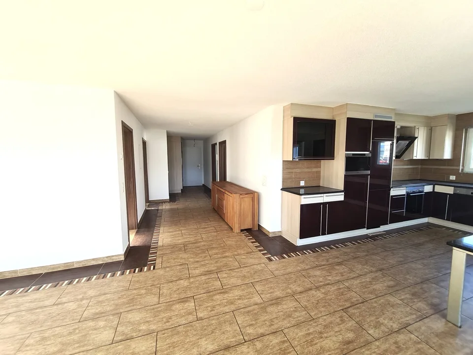 Sehr hübsche und geräumige Villa, ideal gelegen, mit 3 Apartments – Foto 13 von 30