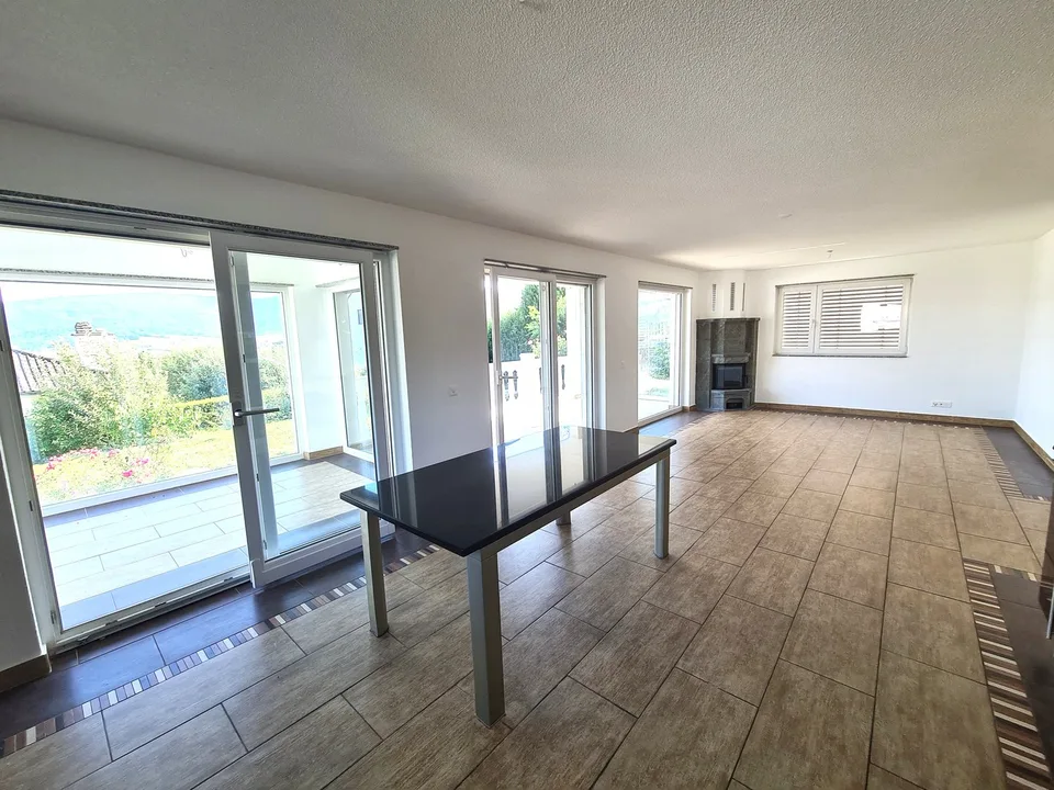 Sehr hübsche und geräumige Villa, ideal gelegen, mit 3 Apartments – Foto 9 von 30