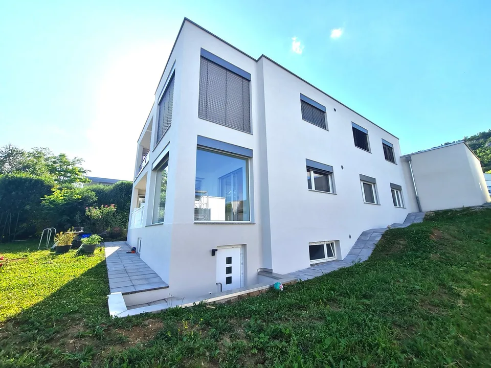 Villa molto carina e spaziosa, ideale per la posizione, con 3 appartamenti