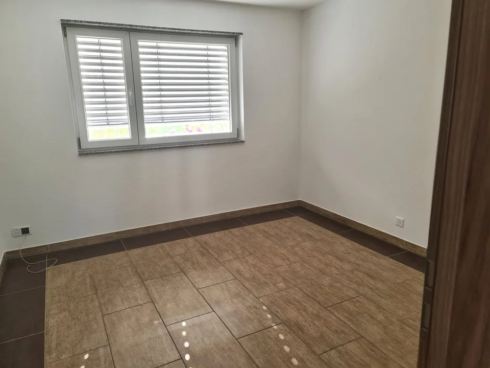 Sehr hübsche und geräumige Villa, ideal gelegen, mit 3 Apartments – Foto 18 von 30