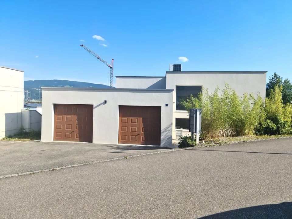 Sehr hübsche und geräumige Villa, ideal gelegen, mit 3 Apartments – Foto 8 von 30