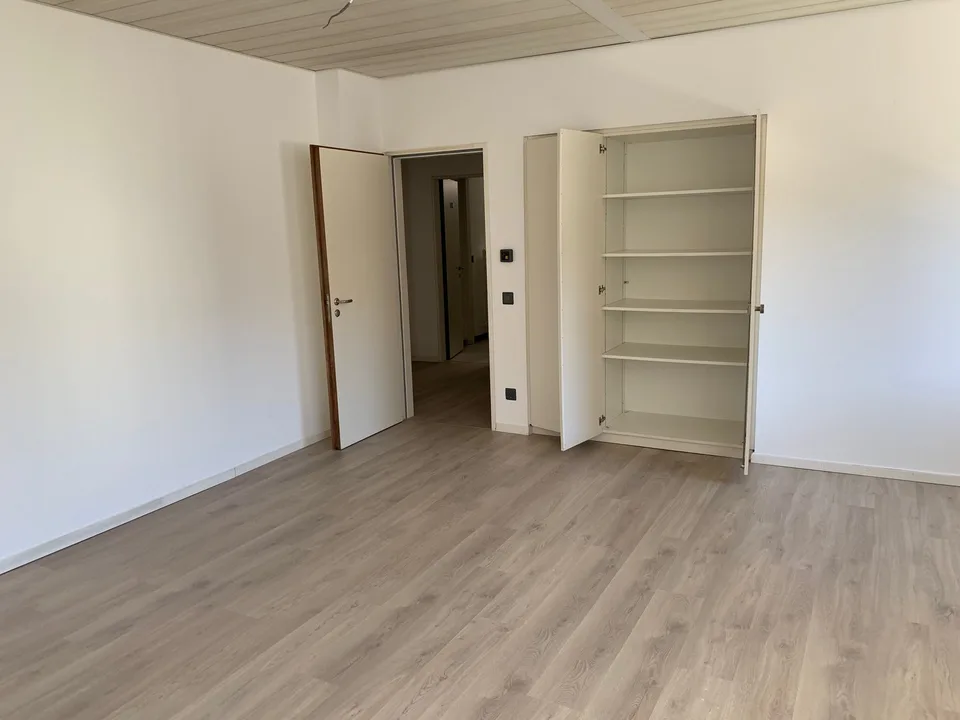 PALAZZINA DI UFFICI A REDDITO  POSSIBILE ACQUISTO PER CITTADINI STRANIERI NON RESIDENTI IN SVIZZERA