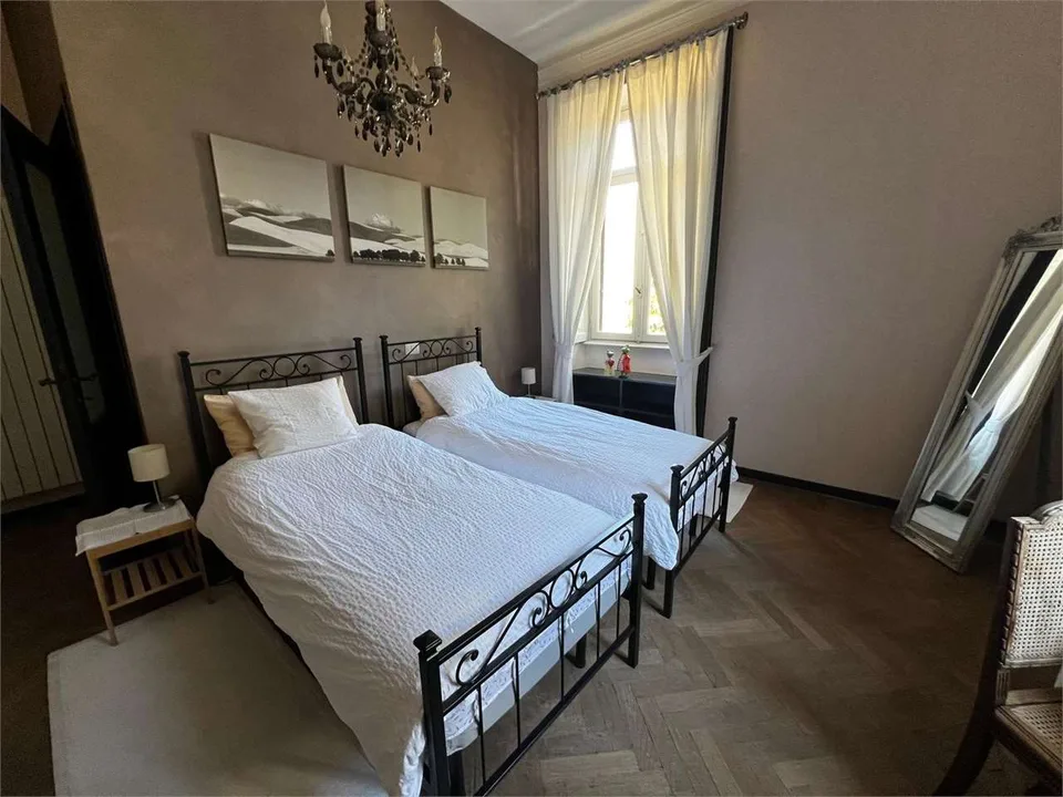 Grande e ben mantenuta villa in stile Liberty in posizione tranquilla – foto 7 di 13
