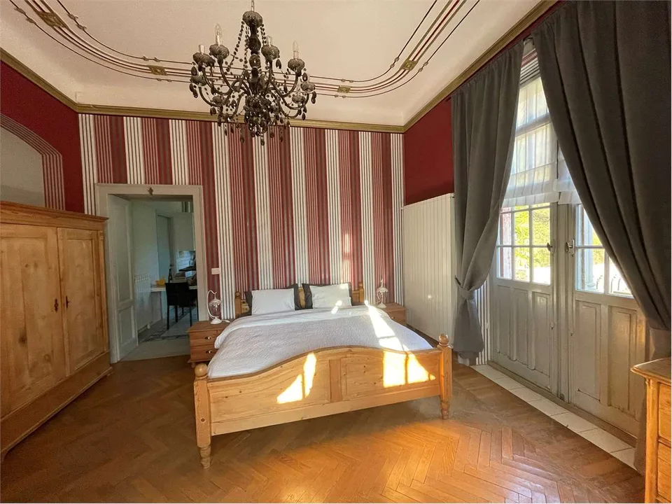 Grande e ben mantenuta villa in stile Liberty in posizione tranquilla – foto 9 di 13