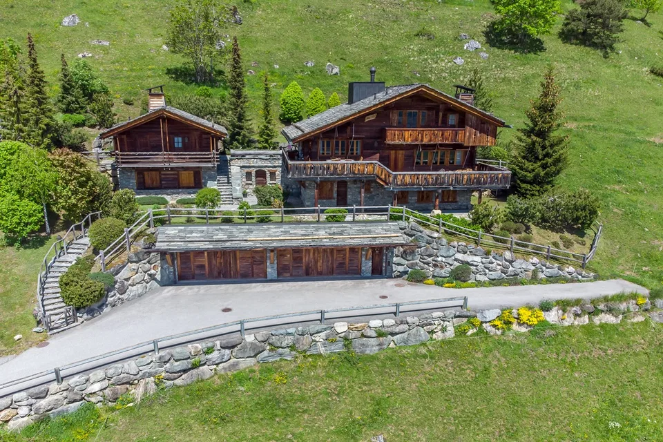 Luxueux chalet et son mazot indépendant