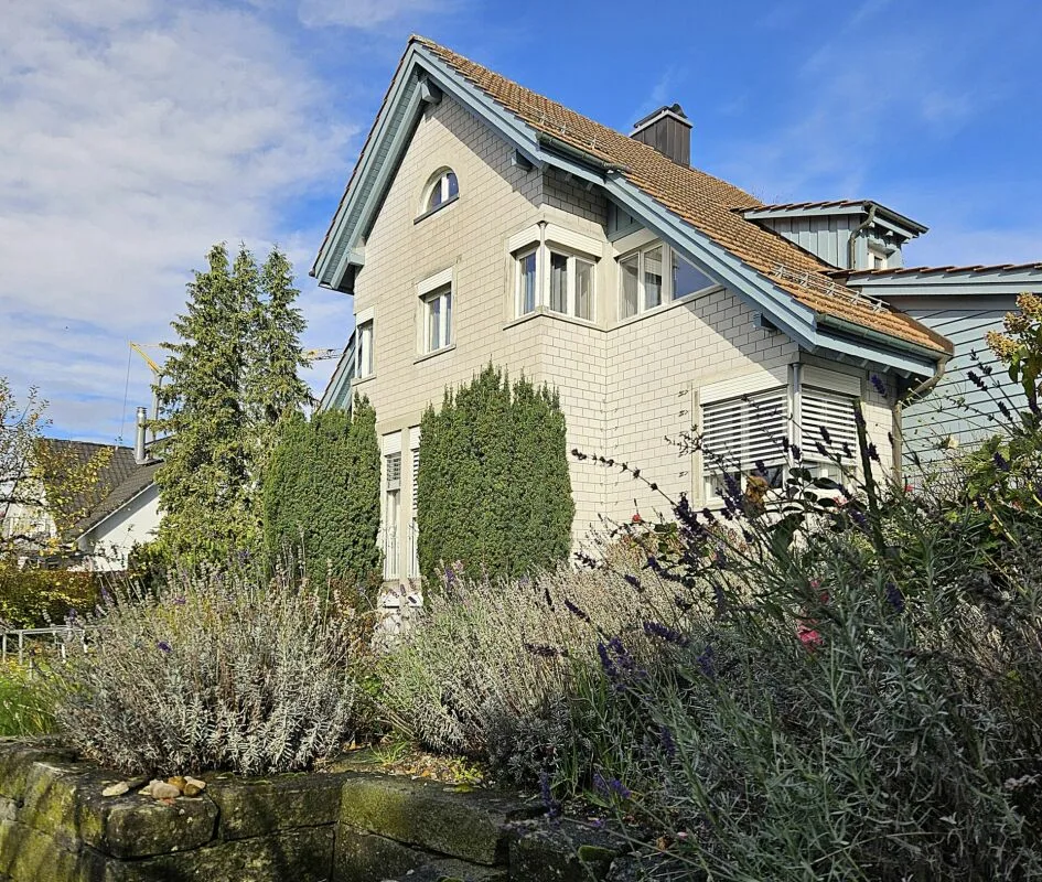 Gepflegtes grosszügiges 8.5 Zimmer EFH am südlichen Rand des alten Dorfkerns von Elgg zu verkaufen