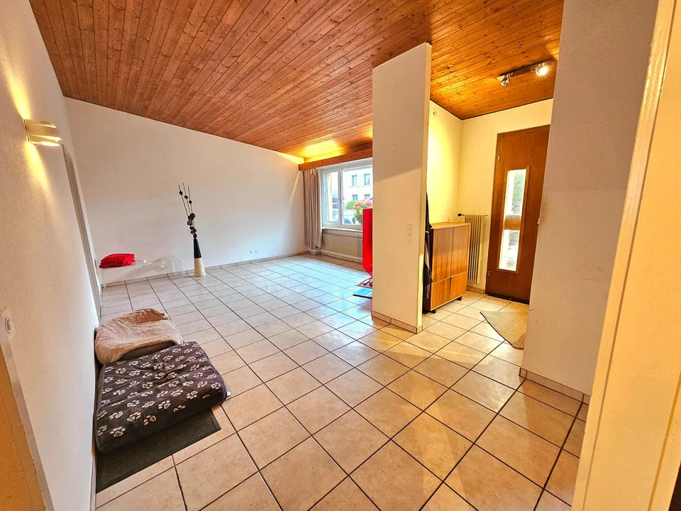 Casa multifamiliare affascinante con spazio commerciale a Röschenz