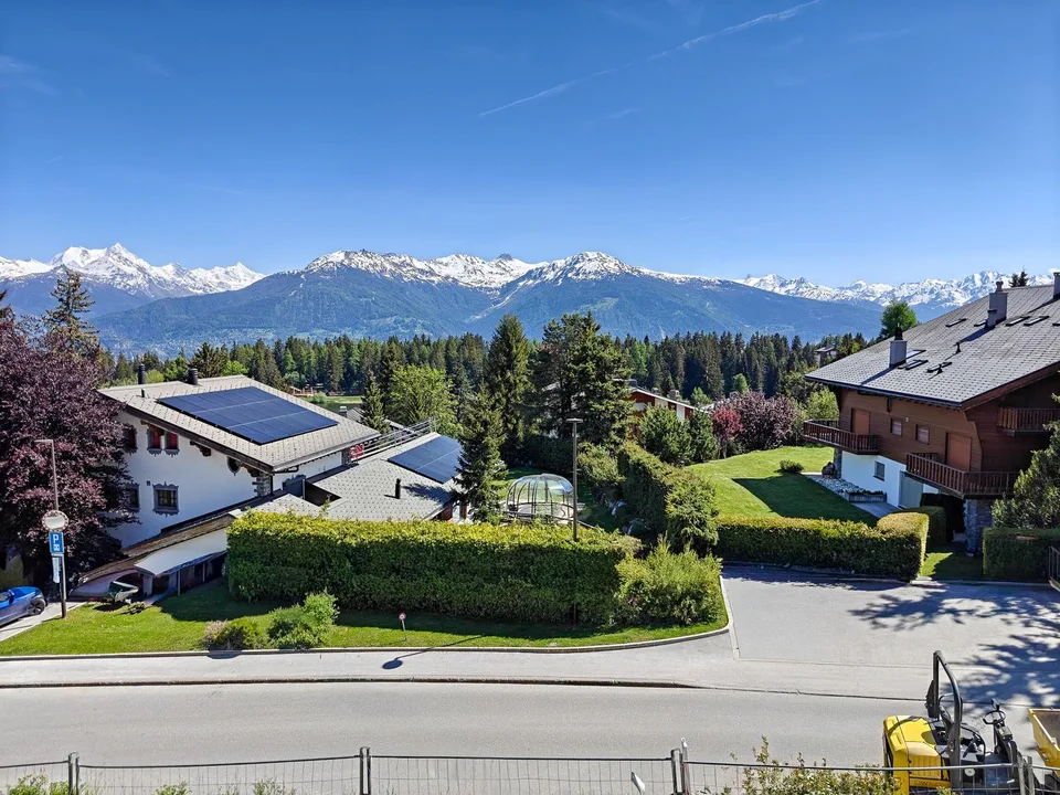 Im Zentrum von Crans-Montana, 6,5-Zimmer-Chalet mit hohem Standard
