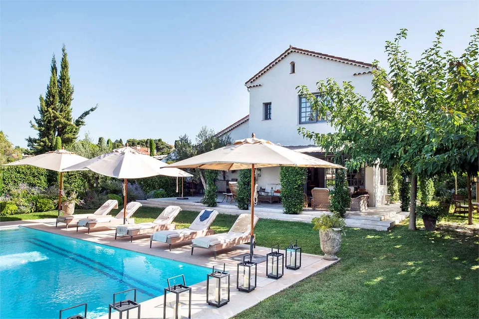 VILLA DI CAP D'ANTIBES IN UN CONTESTO ECCEZIONALE