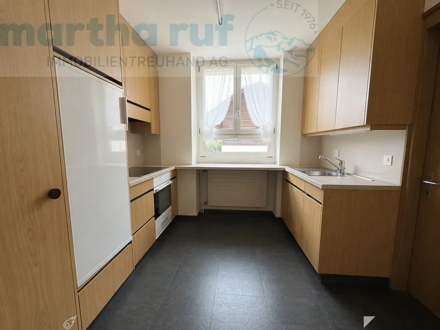 Casa multifamiliare con 3 unità, fienile e grande giardino