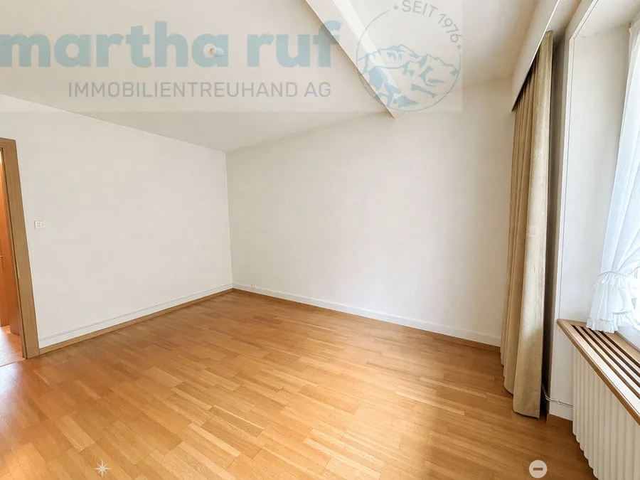 Casa multifamiliare con 3 unità, fienile e grande giardino