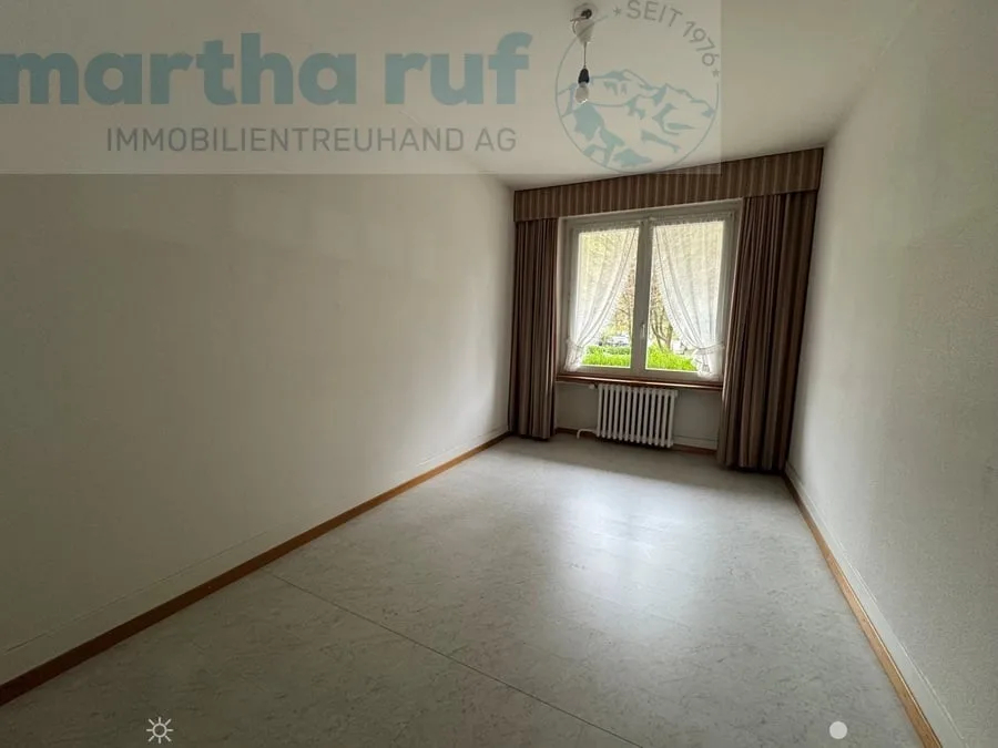 Casa multifamiliare con 3 unità, fienile e grande giardino