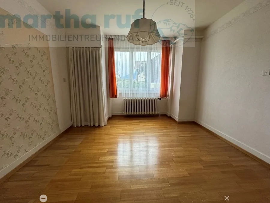 Casa multifamiliare con 3 unità, fienile e grande giardino