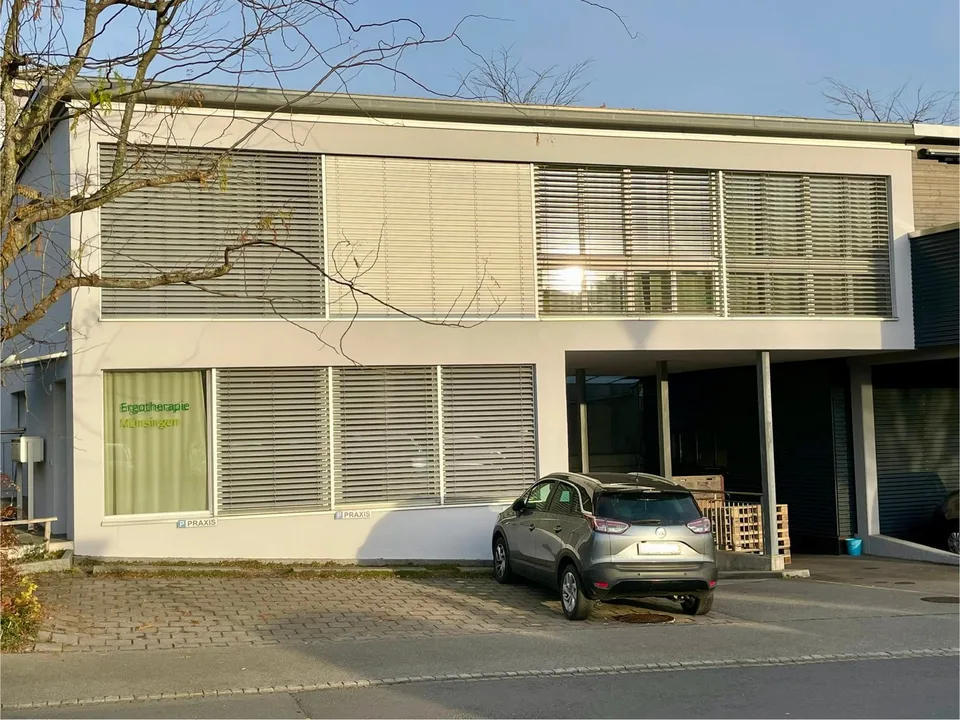 Gewerbehaus mit  Praxis-, Büro-, Verkaufsräume