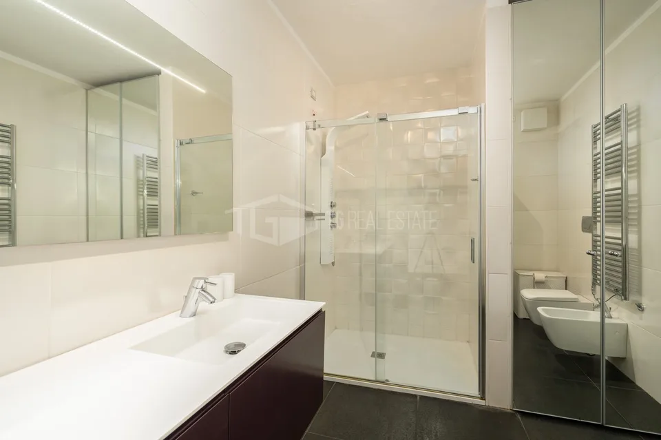 Elegantes Apartment von 190 m2 mit Seeblick und privatem Garten