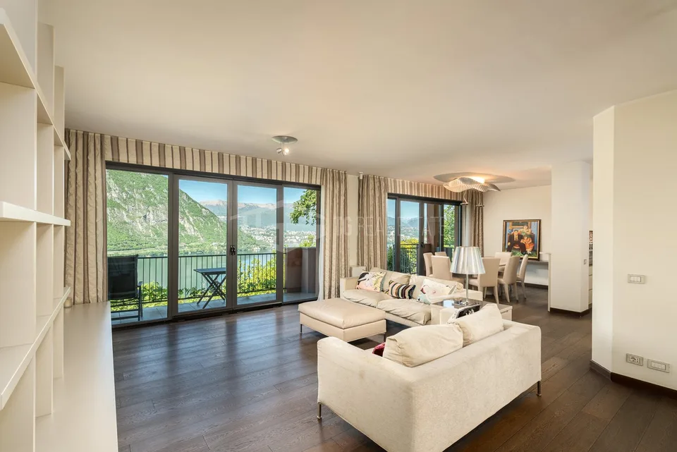 Elegante appartamento di 190 m2 con vista lago e giardino privato