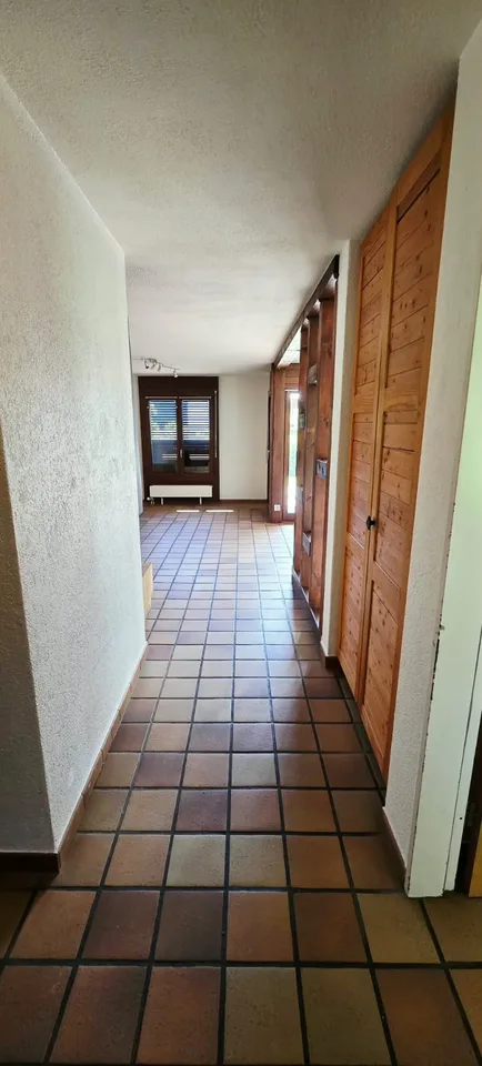 Bellissima casa a schiera a Delémont con garage privato