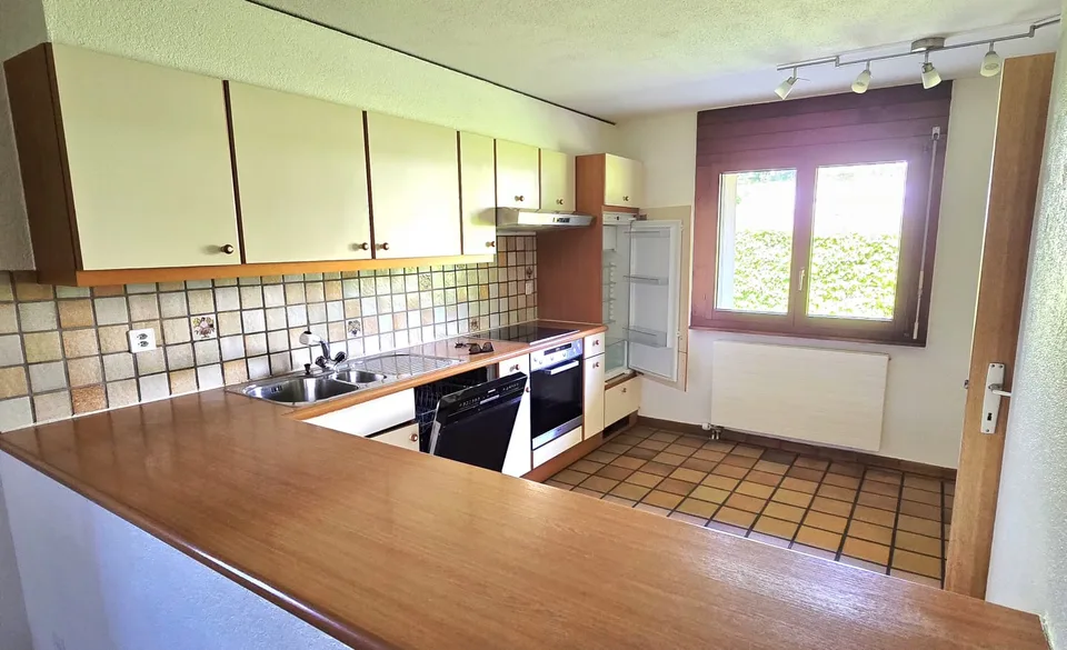 Bellissima casa a schiera a Delémont con garage privato