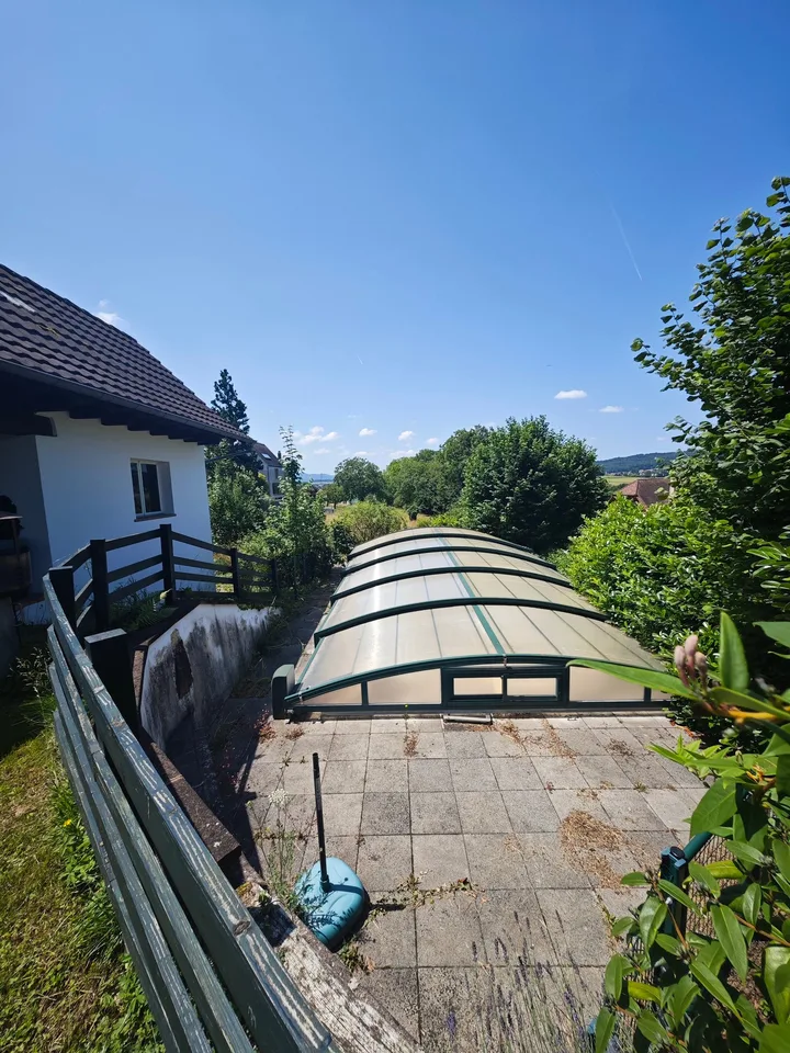 Propriété de charme de 7 pièces avec piscine et dépendance aménageable proche de la frontière Suisse