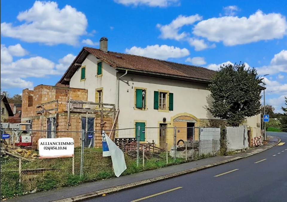 Projet à finaliser vous-même : immeuble de 3 appartements en cours de rénovation