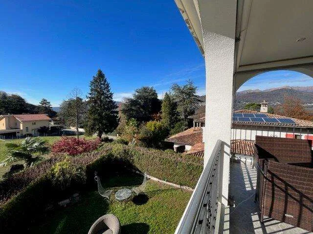 COLLINA D'ORO: ELEGANTES 3,5 ZIMMER HAUS MIT SCHWIMMBAD – Foto 10 von 13