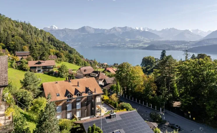 Vivere dove gli altri fanno vacanza – appartamento 4,5 locali con vista lago e Alpi