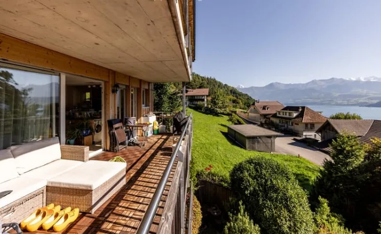 Wohnen, wo andere Ferien machen – 4.5-Zimmer-Wohnung mit See- & Alpenblick