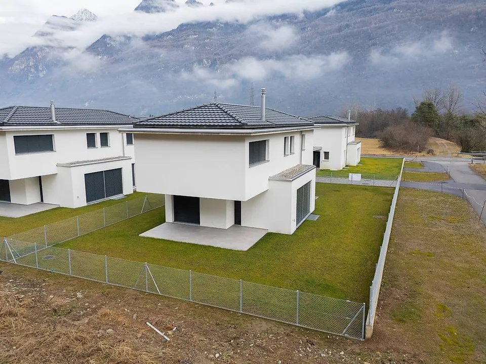 Vendiamo spaziose e moderne ville a Moleno