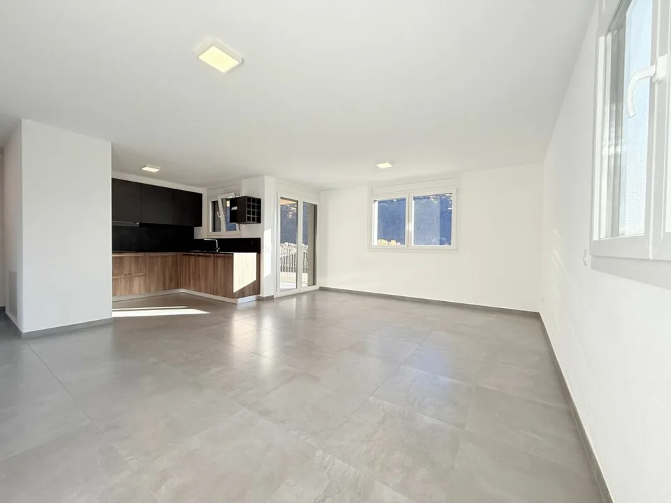 4,5-Zimmer-Wohnung mittlerer/höherer Standard in einem Gebäude mit nur 3 Wohneinheiten