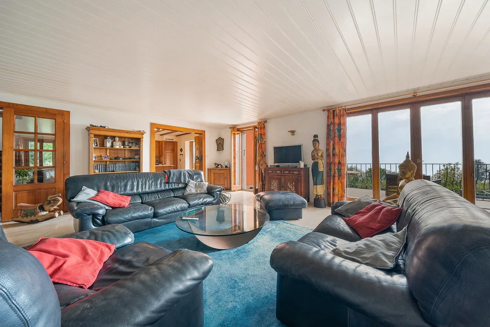 Schönes individuelles Haus mit einer atemberaubenden Aussicht auf den See