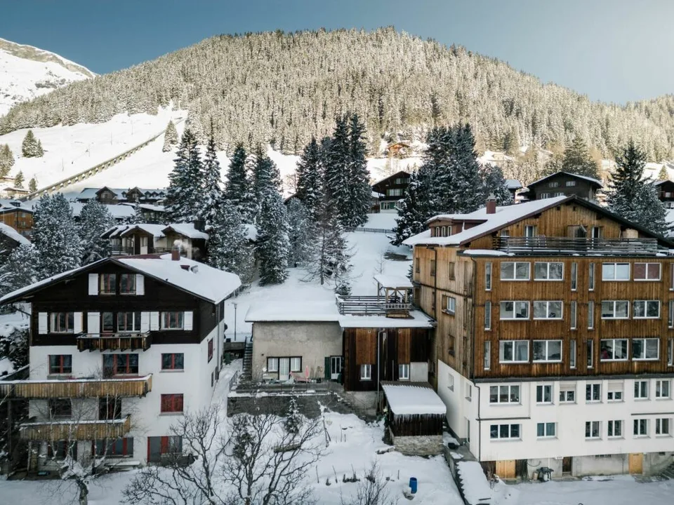 Appartamento di 3 camere con posto esterno nella casa Murmeli, Mürren