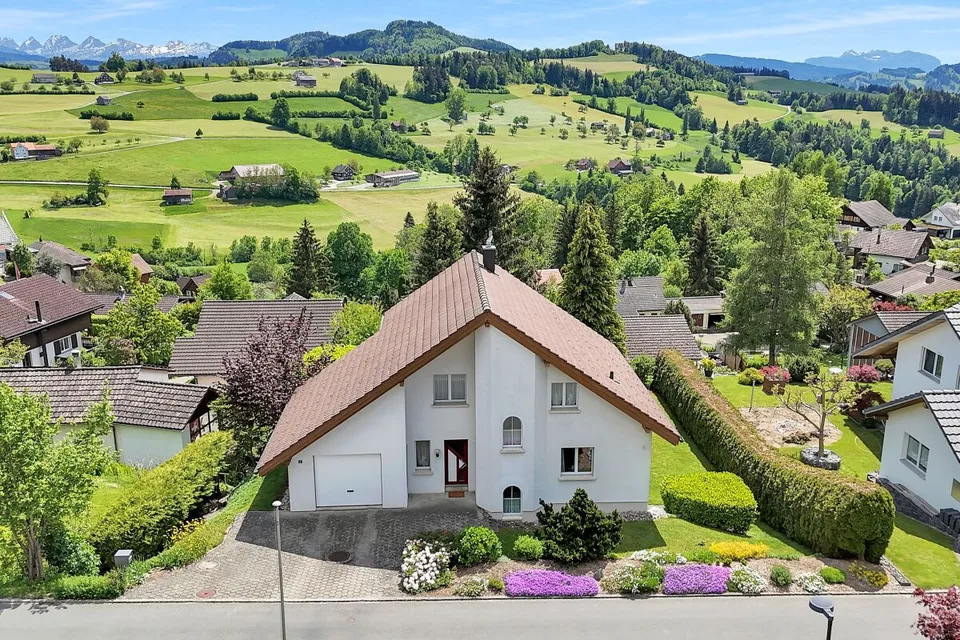Natura, tranquillità e qualità della vita – la tua nuova casa a Oberhelfenschwil