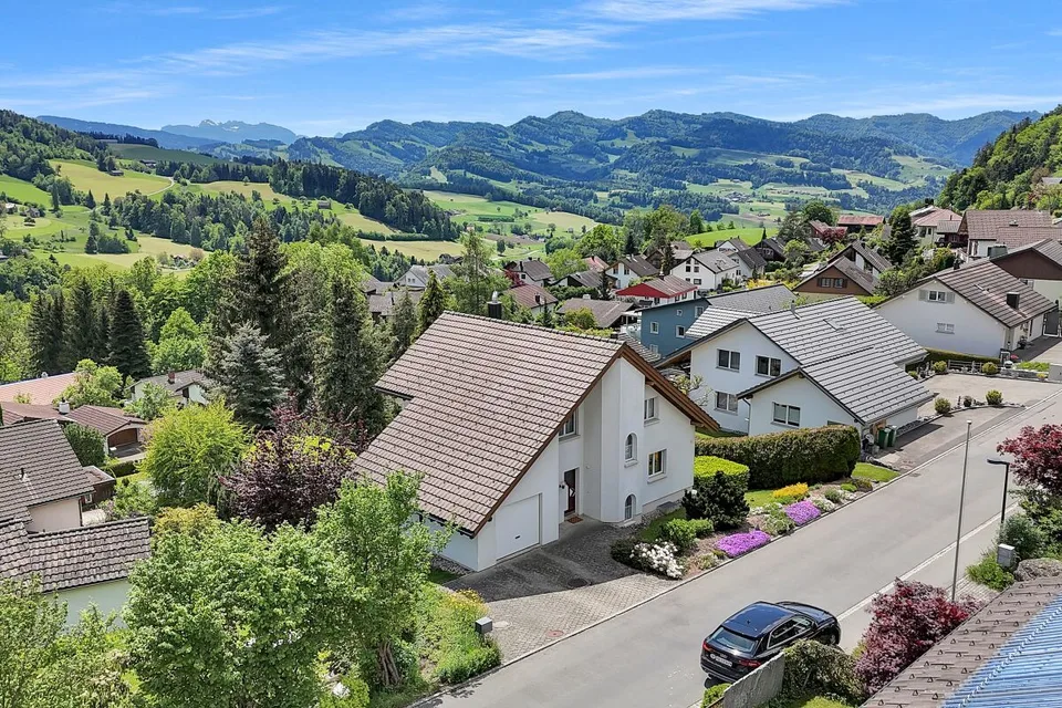 Natura, tranquillità e qualità della vita – la tua nuova casa a Oberhelfenschwil