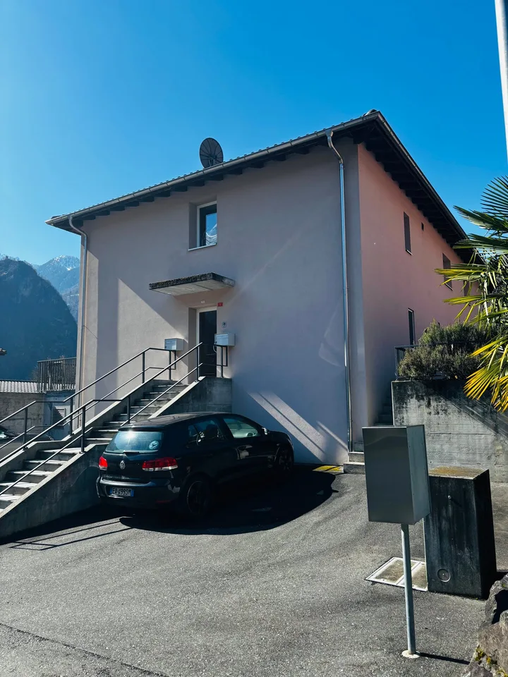 Eleganz und Ruhe: 5.5 Zimmer in Grono mit Blick auf die Landschaft! – Foto 13 von 16