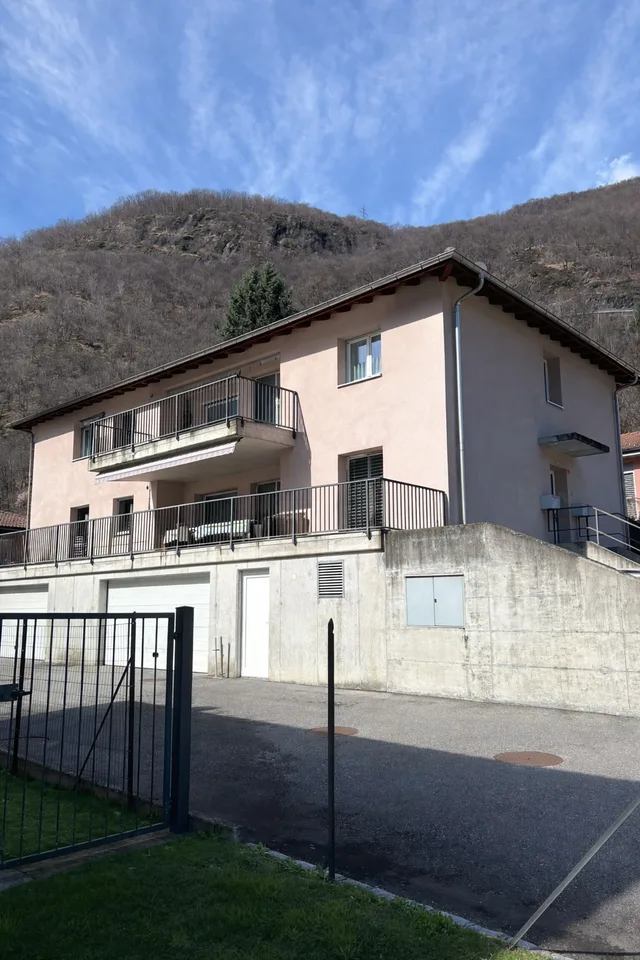 Eleganz und Ruhe: 5.5 Zimmer in Grono mit Blick auf die Landschaft! – Foto 12 von 16