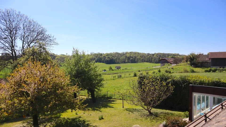 Villa familiare di 5.5 locali ad Agiez con piscina