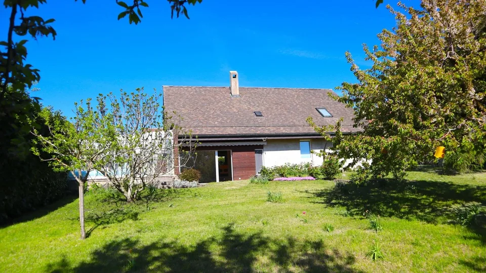 Villa familiale de 5.5 pièces à Agiez avec piscine