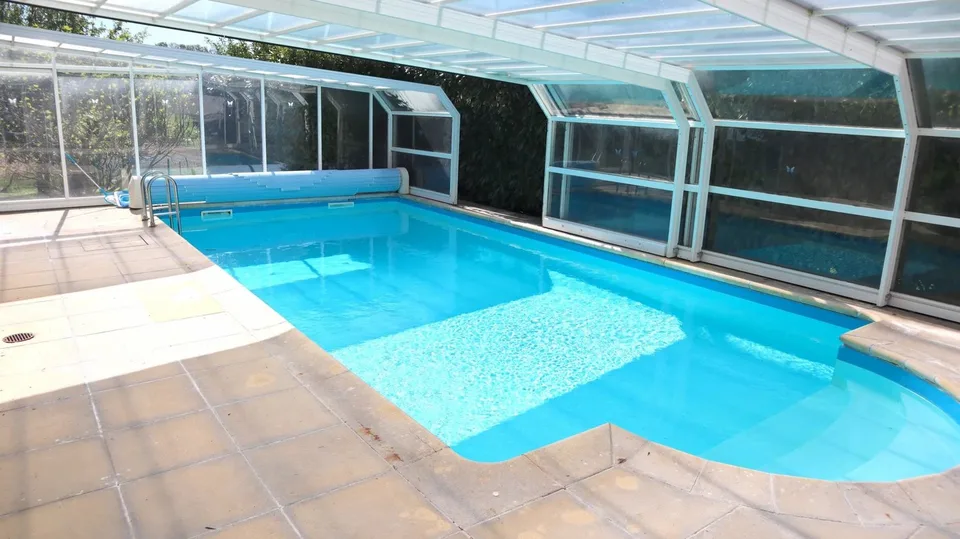 Villa familiare di 5.5 locali ad Agiez con piscina