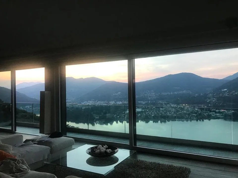 Hochwertige Villa (mit 2 App.) Infinity-Pool und atemberaubender Seeblick mit 8 Schlafzimmern – Foto 8 von 18