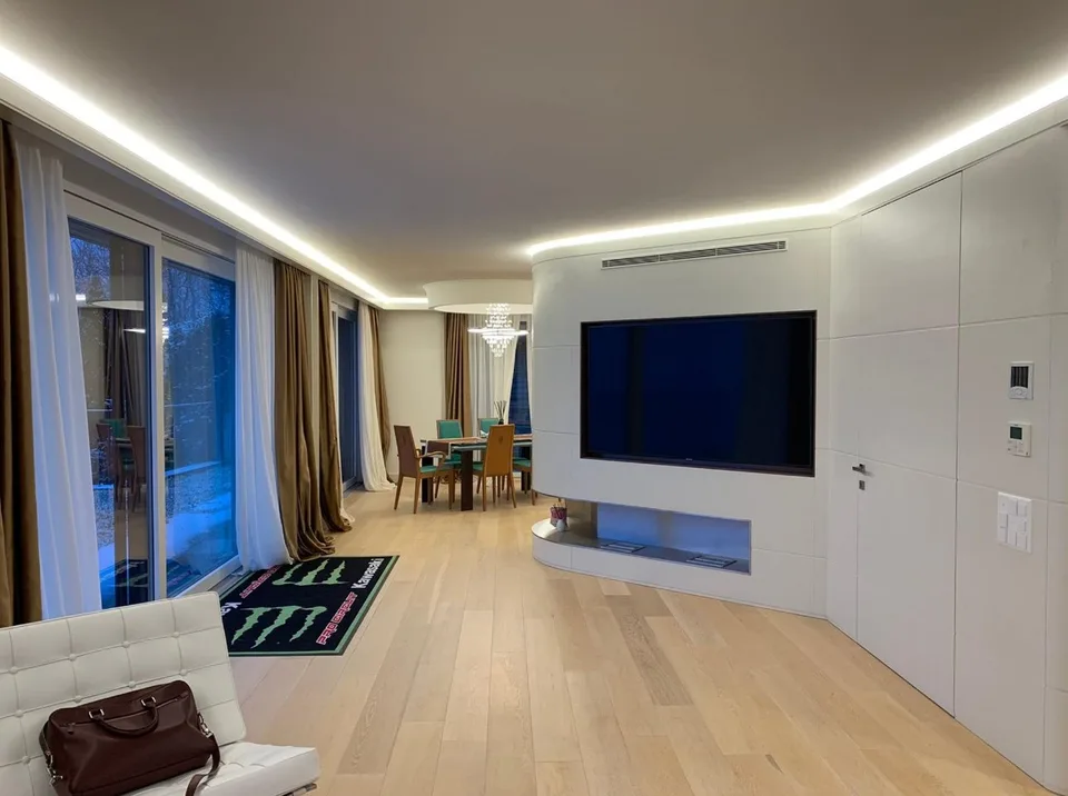 Hochwertige Villa (mit 2 App.) Infinity-Pool und atemberaubender Seeblick mit 8 Schlafzimmern – Foto 15 von 18