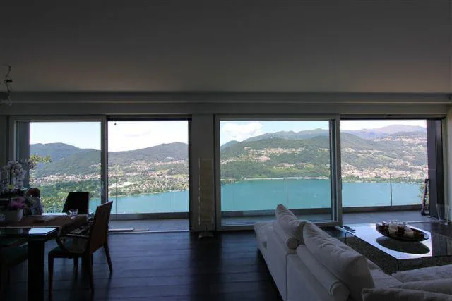 Hochwertige Villa (mit 2 App.) Infinity-Pool und atemberaubender Seeblick mit 8 Schlafzimmern – Foto 9 von 18