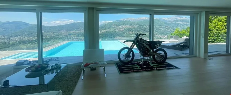 HIGH STANDING  Villa (con 2 app.) Infinity Pool e splendida Vista Lago con 8 stanze da letto